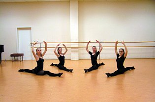 Showballett des Ensemble Fire & Flame: Klassisches Ballett -Training unter der Leitung von Karin Lenk