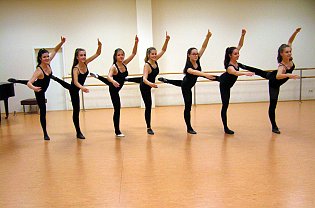 Showballett des Ensemble Fire & Flame: Klassisches Ballett -Training unter der Leitung von Karin Lenk